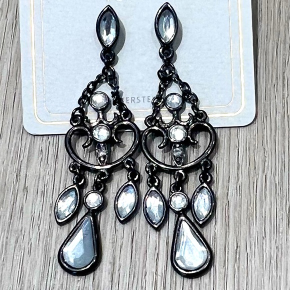 2/$15!🍀Bundle! Chandelier Earrings - Picture 1 of 4